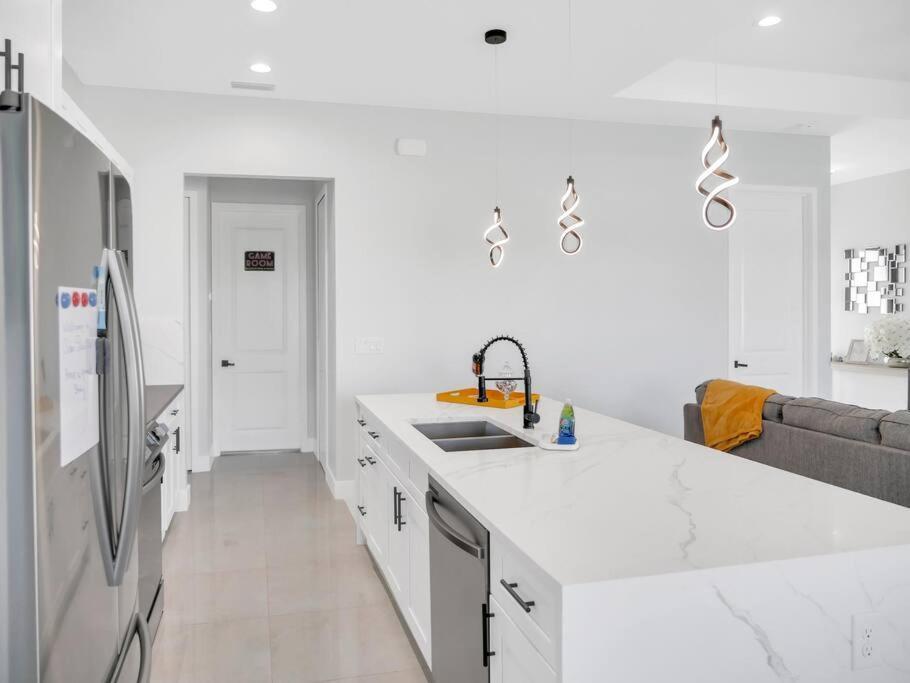 Casa Sevilla, Heated Pool, Sleeps 9, 4B3B Cape Coral Exteriör bild
