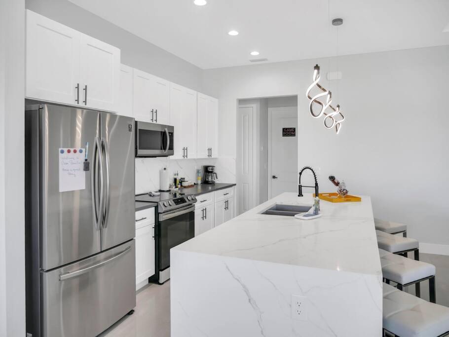 Casa Sevilla, Heated Pool, Sleeps 9, 4B3B Cape Coral Exteriör bild