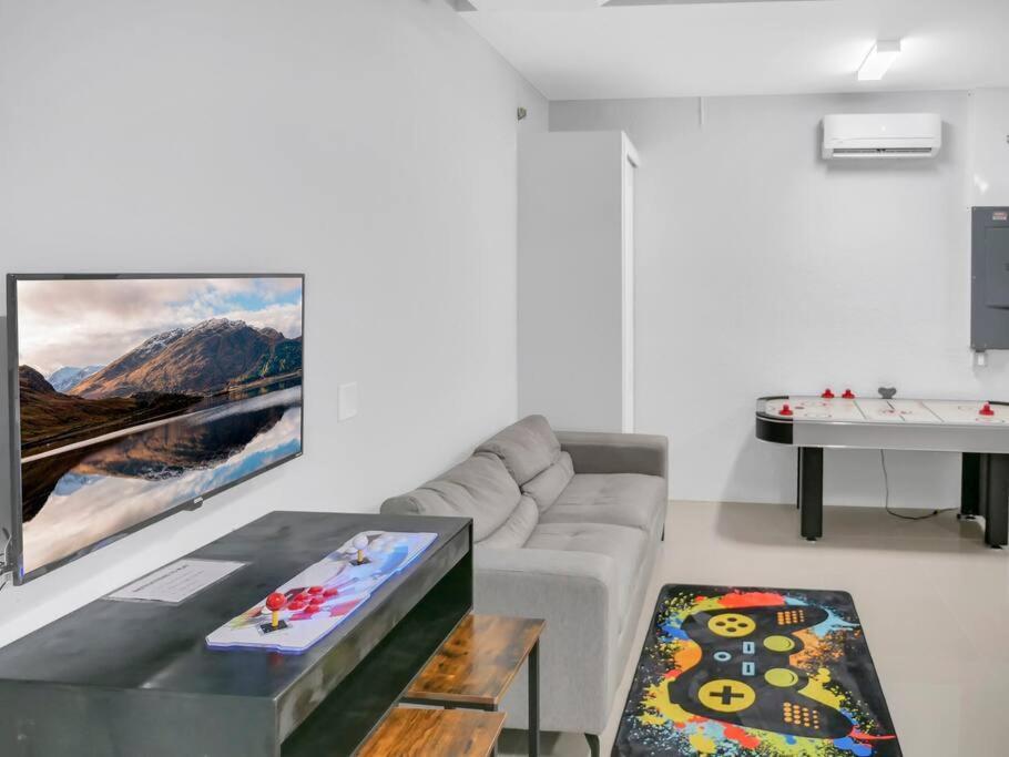 Casa Sevilla, Heated Pool, Sleeps 9, 4B3B Cape Coral Exteriör bild