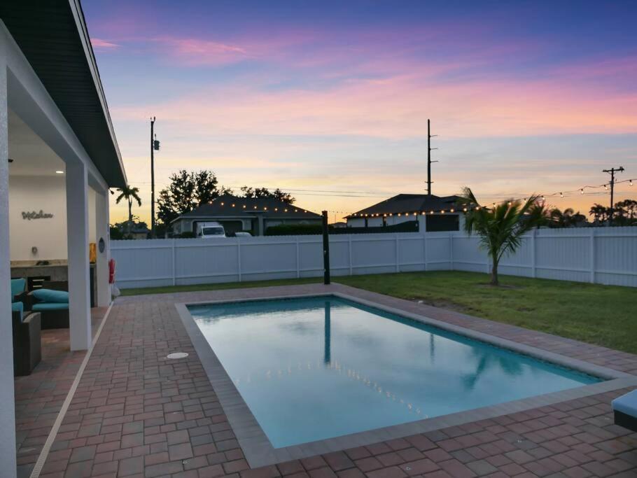 Casa Sevilla, Heated Pool, Sleeps 9, 4B3B Cape Coral Exteriör bild