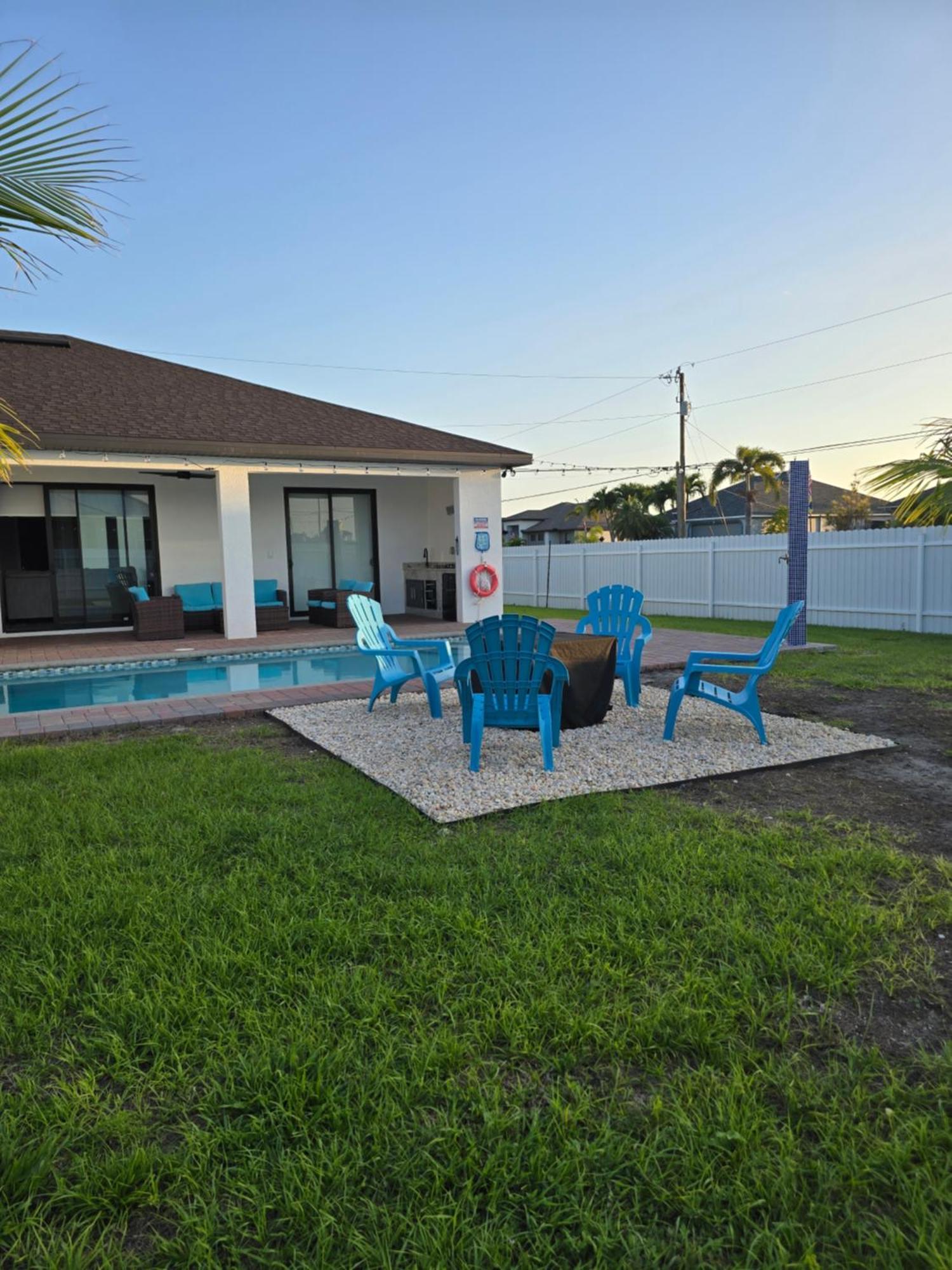 Casa Sevilla, Heated Pool, Sleeps 9, 4B3B Cape Coral Exteriör bild